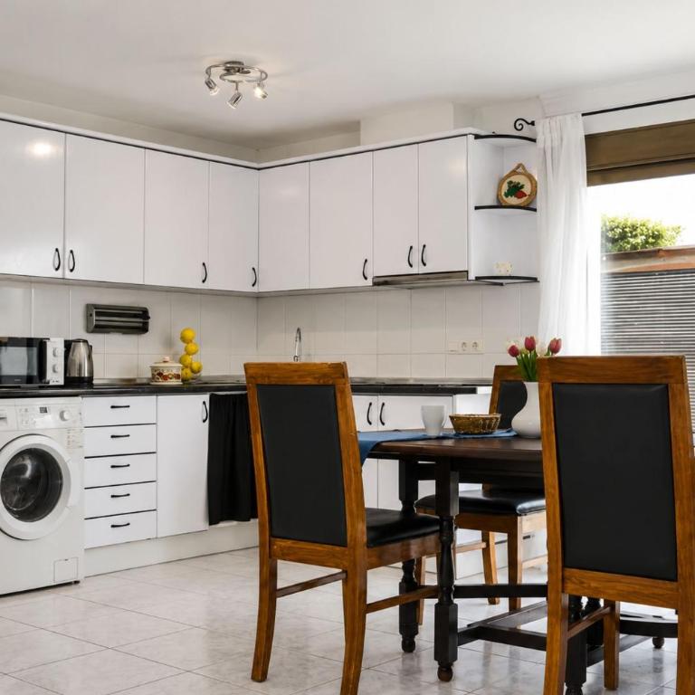 Townhouse with shared pool - Casa - 18