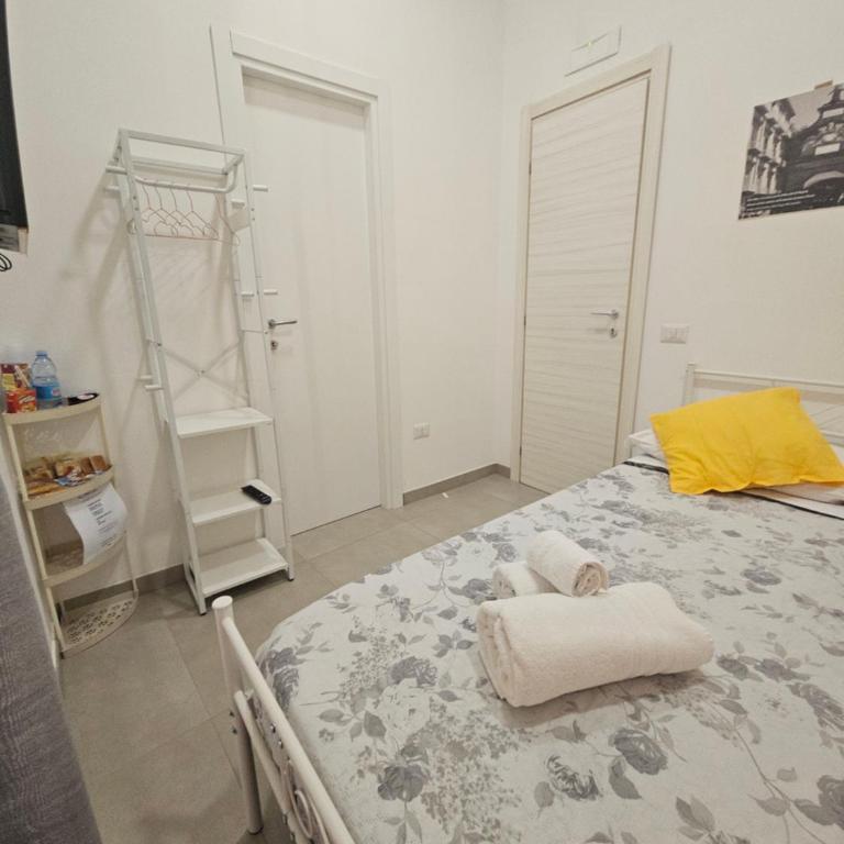 B&B Le quattro porte di napoli CENTRO STORICO - Camera Matrimoniale Piccola - 3