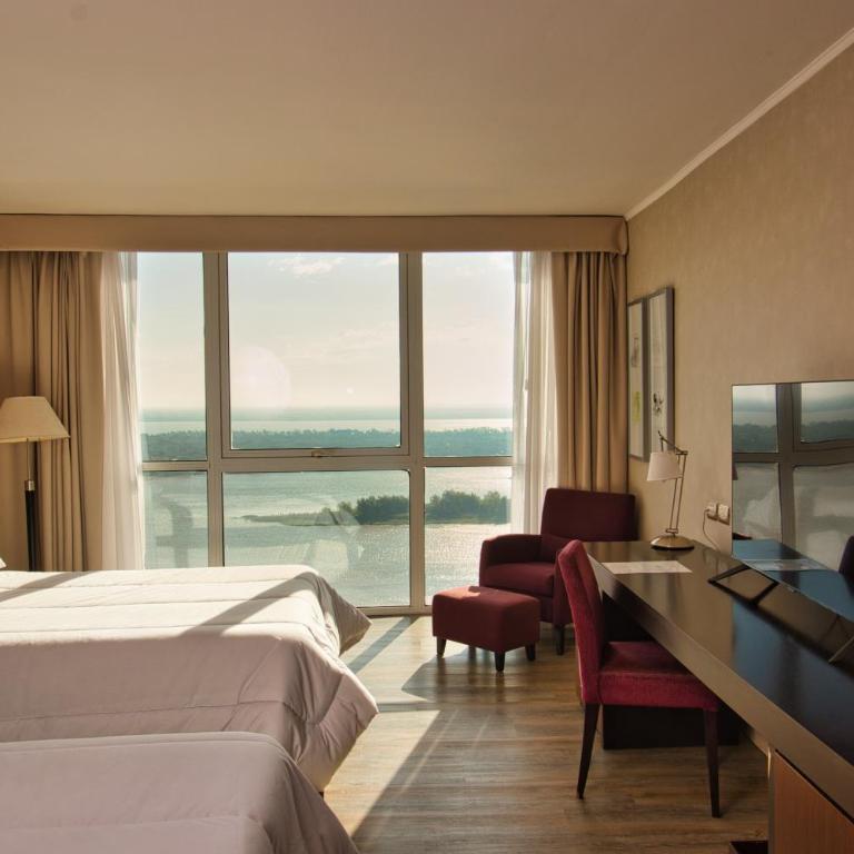 Howard Johnson Plaza Resort & Casino Mayorazgo - Superior Twin Room - 2