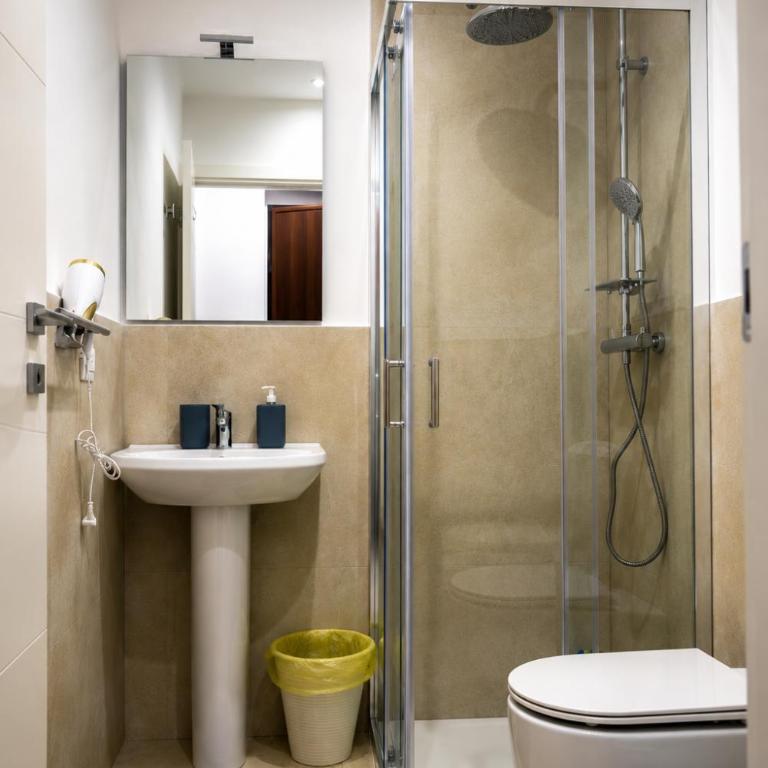 Affittacamere Central Torino - Single Room with Private External Bathroom - 6