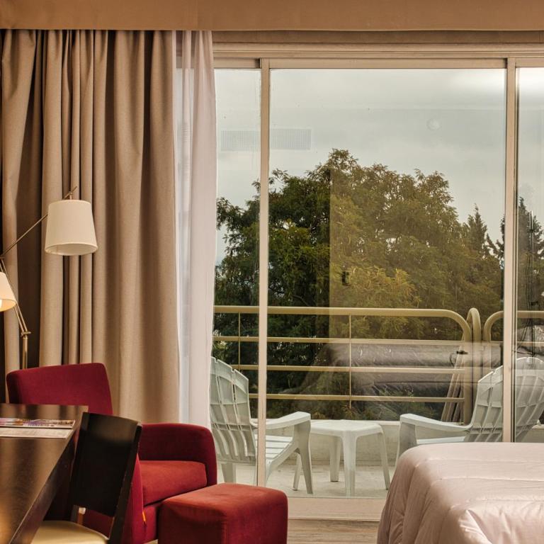 Howard Johnson Plaza Resort & Casino Mayorazgo - Superior Twin Room with Terrace - 4