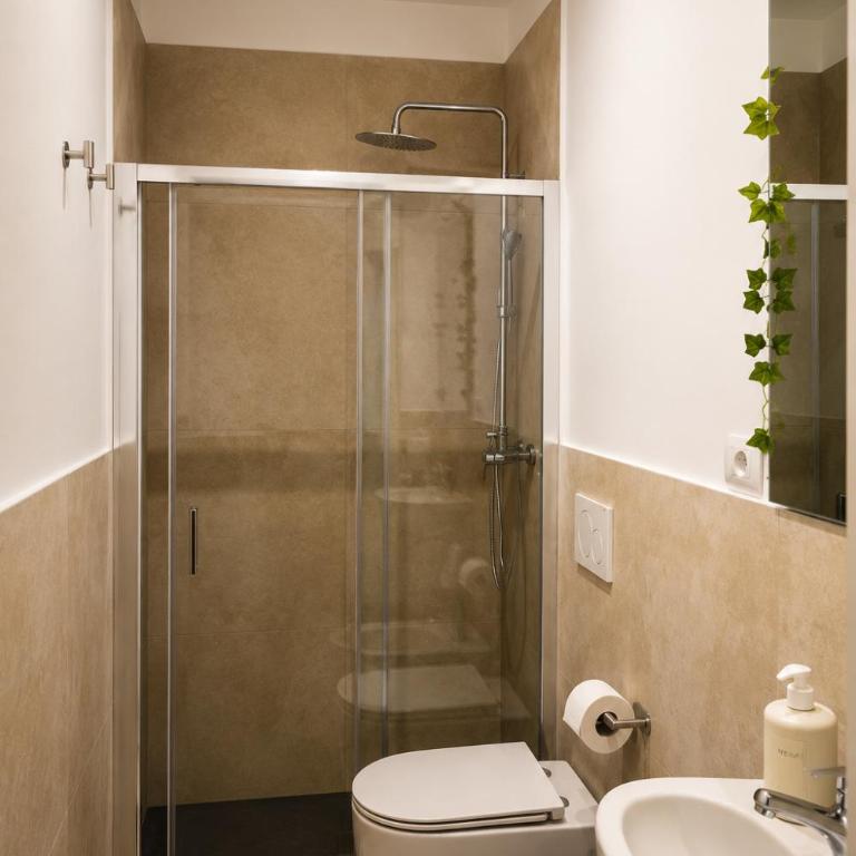 Affittacamere Central Torino - Double Room with Private Bathroom - 4