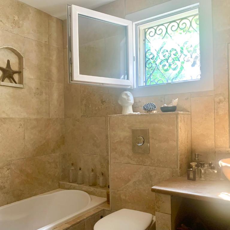 Haut de maison en pierre jardin et piscine vue mer - Maison 2 Chambres - 6