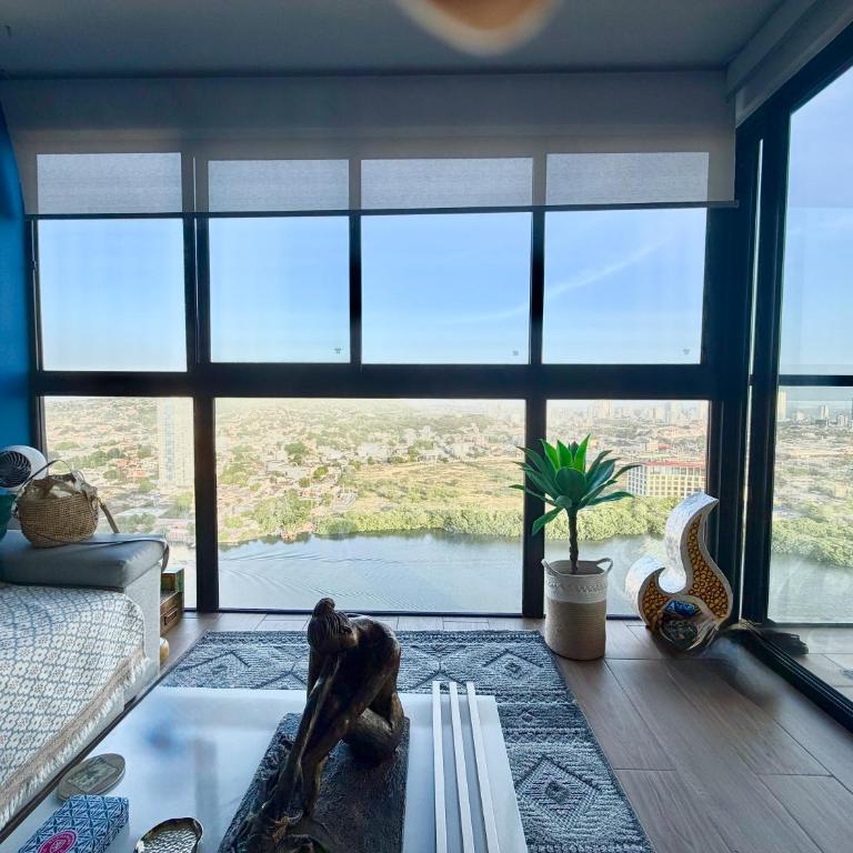 NEW! Ocean & City 360views 25FL FREE Airport pick up BY IMZ - Two-Bedroom Apartment - 10