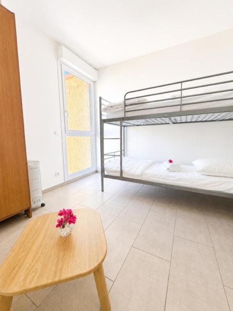 Port et plage à pied, terrasse, Clim et parking - Appartement 2 Chambres - 11