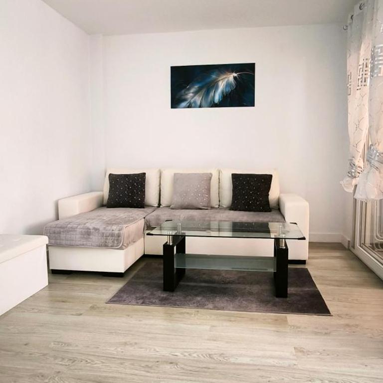 ICON Beach Apartment - 1 Min to Beach & Free Garage - Apartment mit 3 Schlafzimmern - 2
