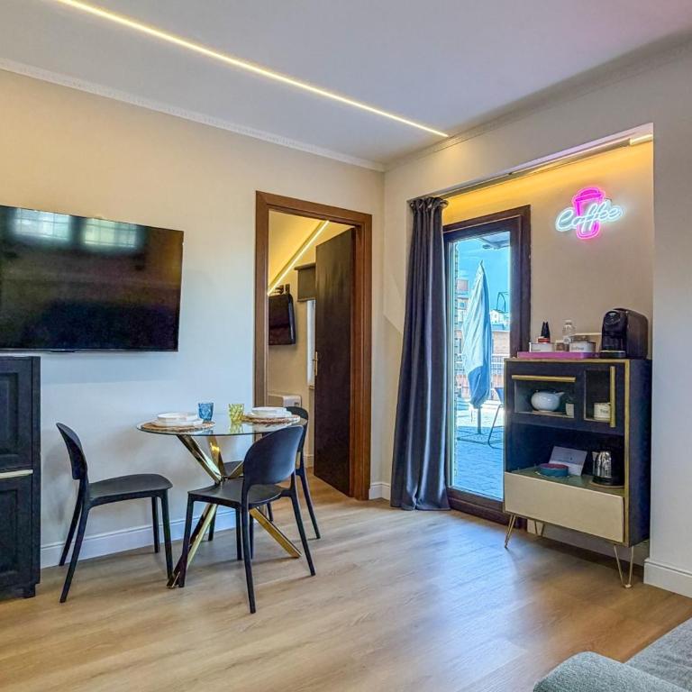 Secret Rooftop Suite - Tor Vergata Metro C - Appartamento con 1 Camera da Letto - 4