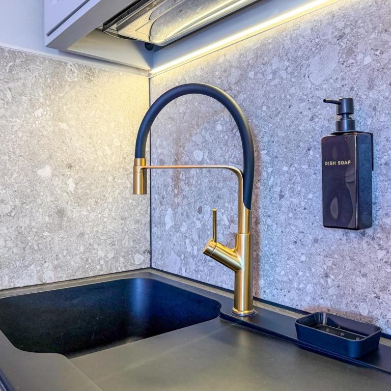 Secret Rooftop Suite - Tor Vergata Metro C - Appartamento con 1 Camera da Letto - 11