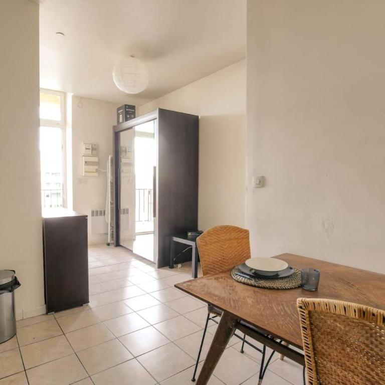 Charming with balcony in the heart of the 7th - Apartment - 4