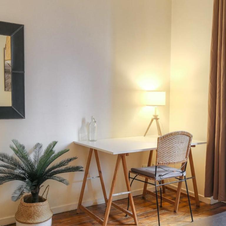 Charming with balcony in the heart of the 7th - Apartment - 8