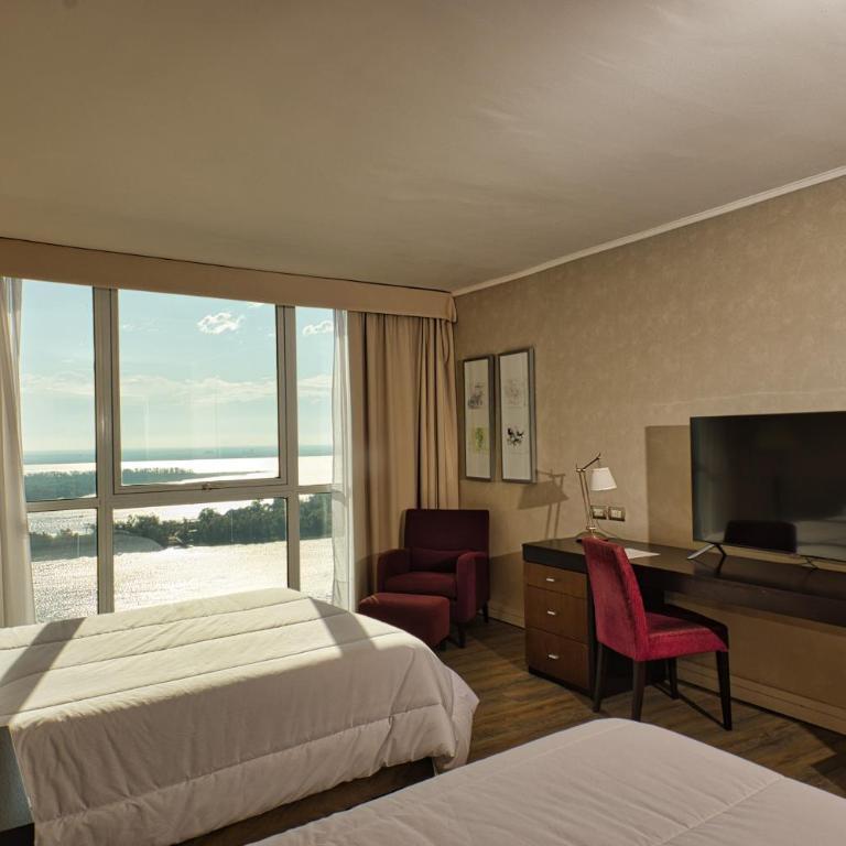 Howard Johnson Plaza Resort & Casino Mayorazgo - Superior Twin Room - 4
