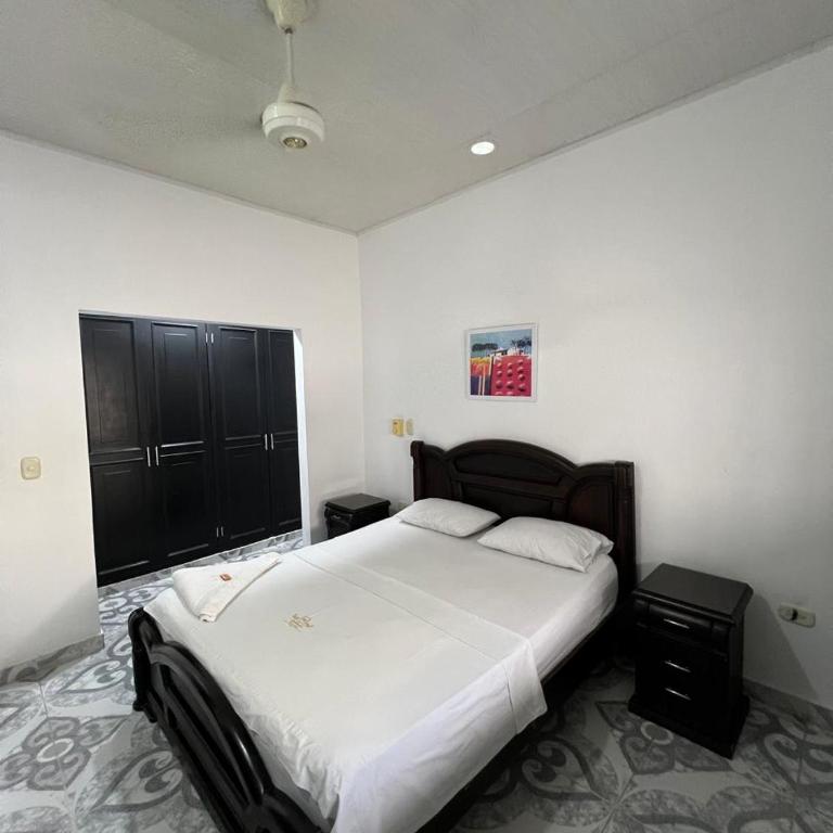 HOTEL DORADO PUERTO BERRIO - Deluxe Queen Room - 1