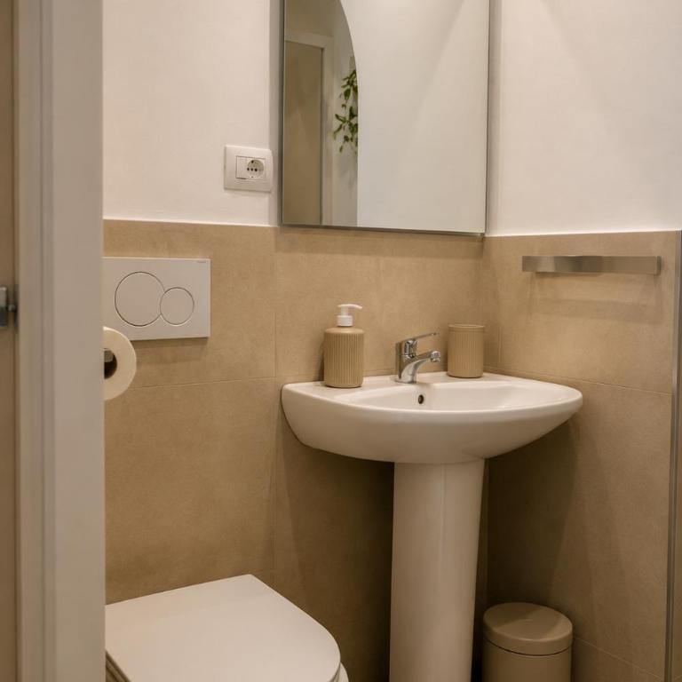Affittacamere Central Torino - Single Room with Private Bathroom - 7