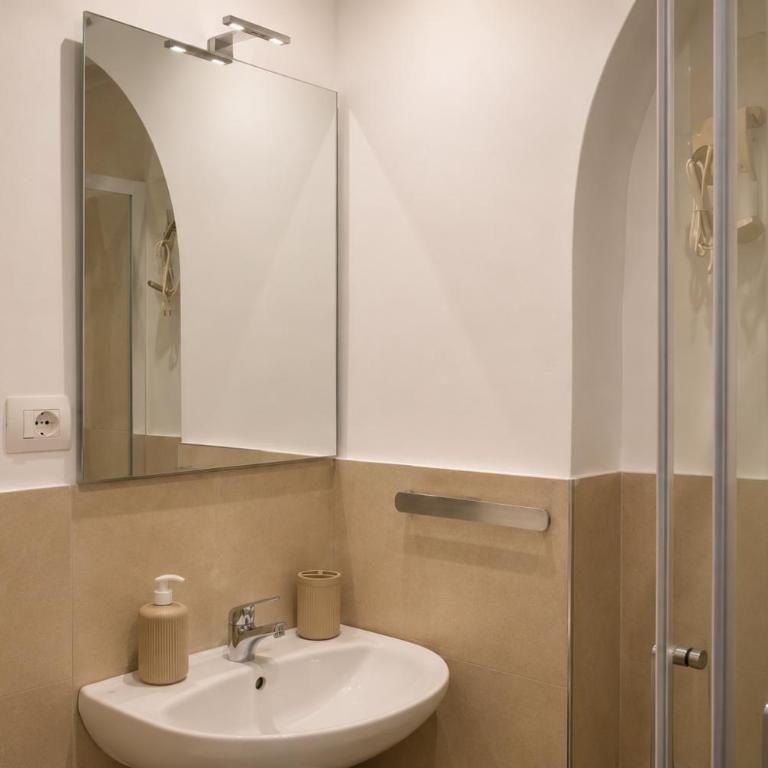 Affittacamere Central Torino - Single Room with Private Bathroom - 9