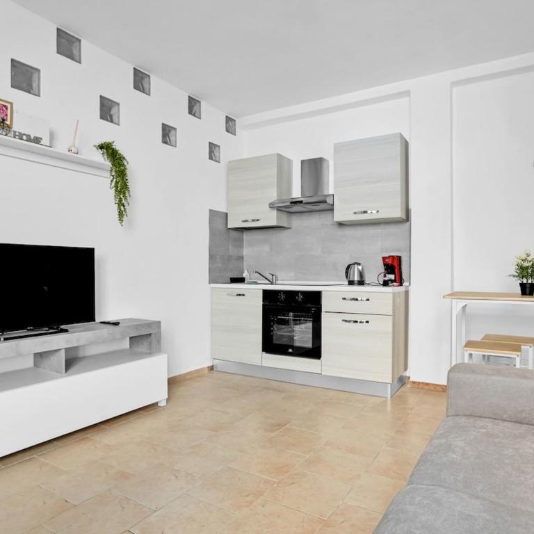 CA7 Luminoso Bilocale Moderno vicino alla stazione - Appartamento con 1 Camera da Letto - 12