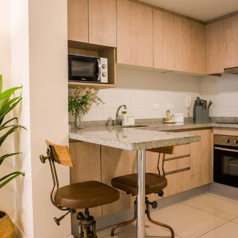 Escape to the Heart of the City with Great Views - Apartment - 2