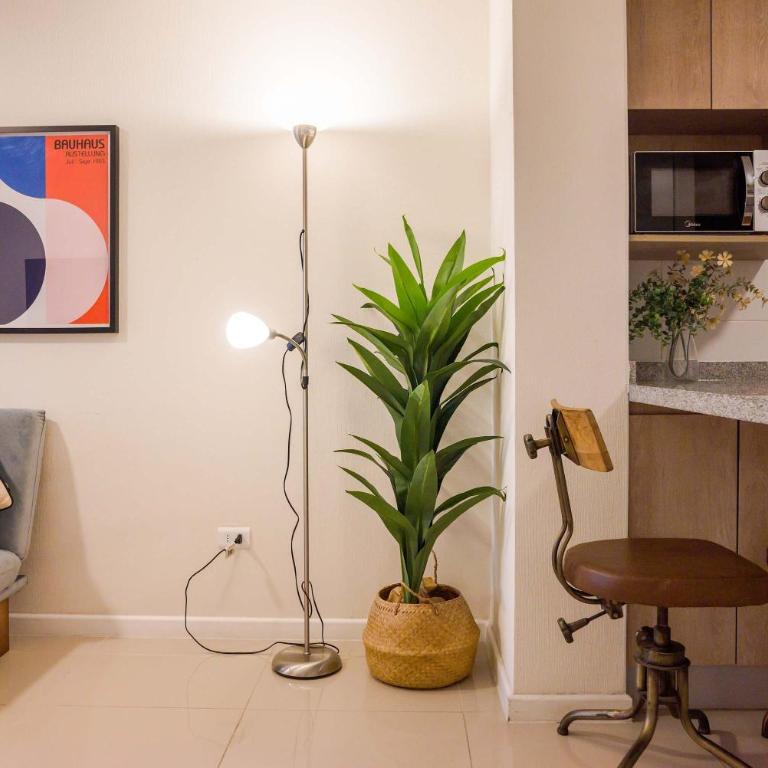 Escape to the Heart of the City with Great Views - Apartment - 5