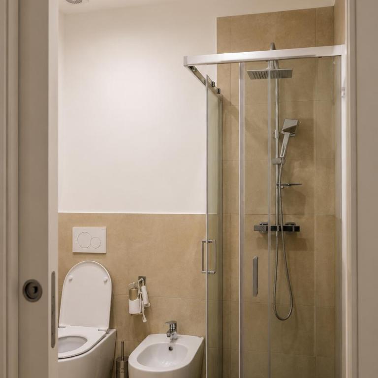 Affittacamere Central Torino - Double Room with Private Bathroom - 5