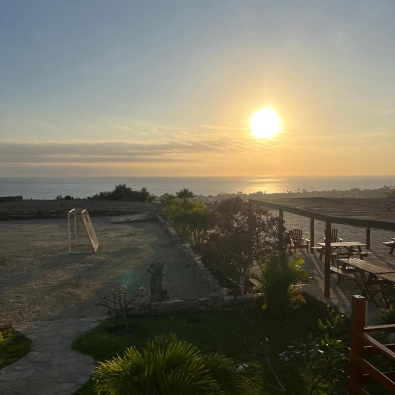 Kalani Heights Apartments, Sports and Events Center - Deluxe Queen Studio - 12