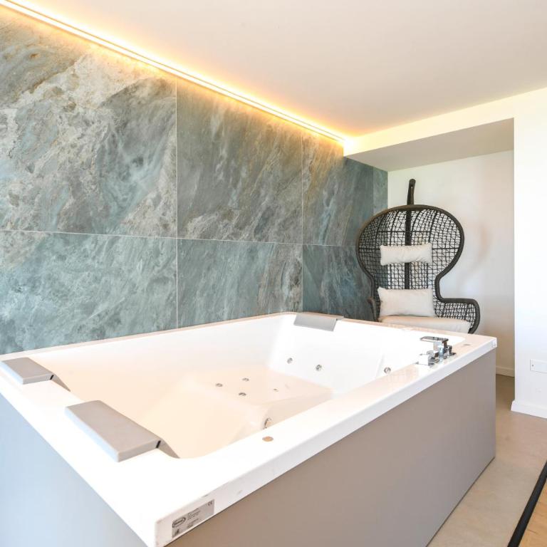 Hotel Oliveto - Suite Deluxe con Vasca Idromassaggio - 2