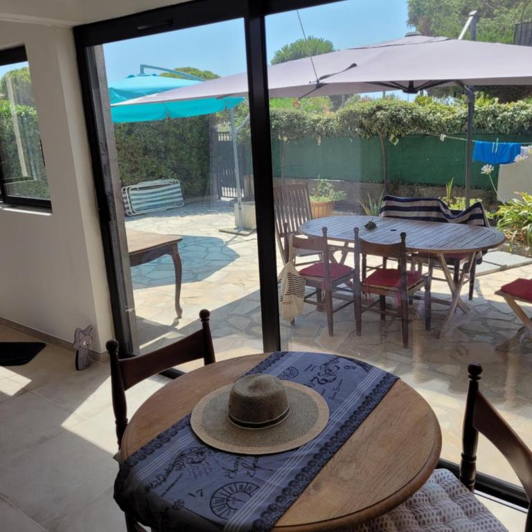 T3 70m2 rénové rdc, 50m plage,climatisé avec grd terrasse l'Argentiére - Appartement 2 Chambres - 7
