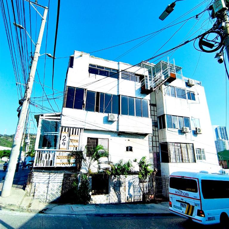 Cozy 5 Bedroom, 6 Bathroom Apartment - One-Bedroom Apartment - 1
