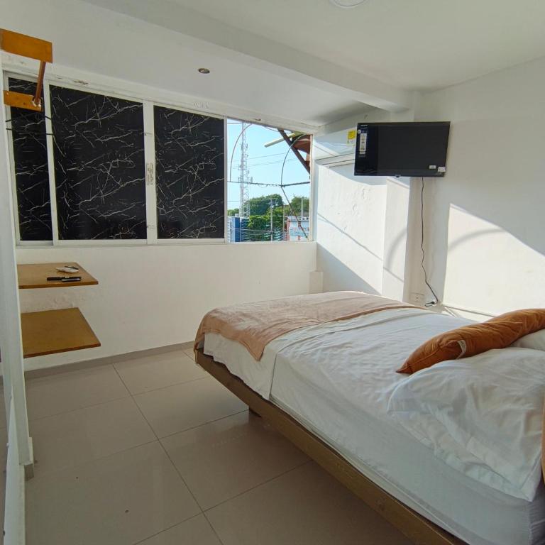 Cozy 5 Bedroom, 6 Bathroom Apartment - One-Bedroom Apartment - 3