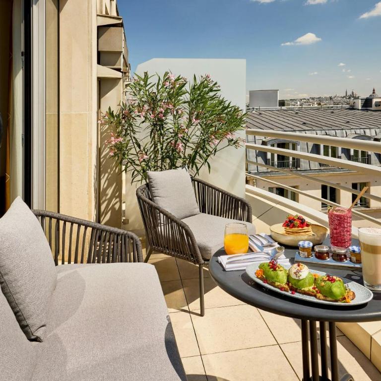 Paris Marriott Champs Elysees Hotel - Chambre Lit Queen-Size avec Terrasse - Vue sur Ville - 2