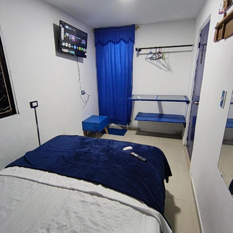 Cozy 5 Bedroom, 6 Bathroom Apartment - One-Bedroom Apartment - 7