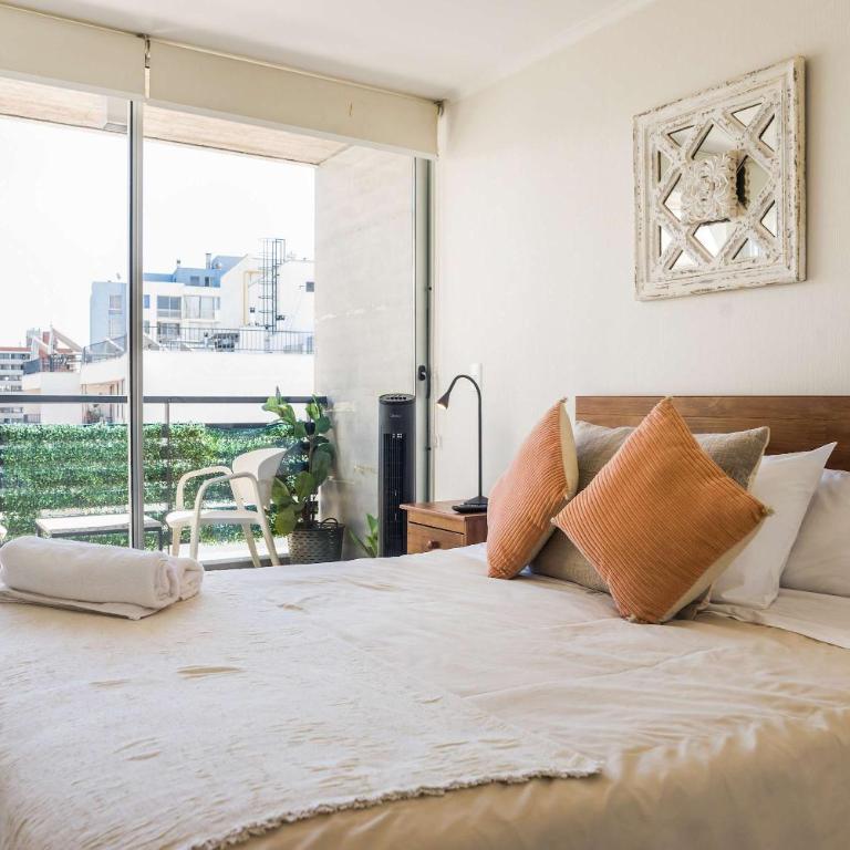 Central Chic 1BR Steps from Metro & Attractions - Apartment - 1