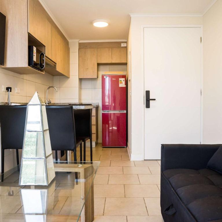 Central Chic 1BR Steps from Metro & Attractions - Apartment - 3