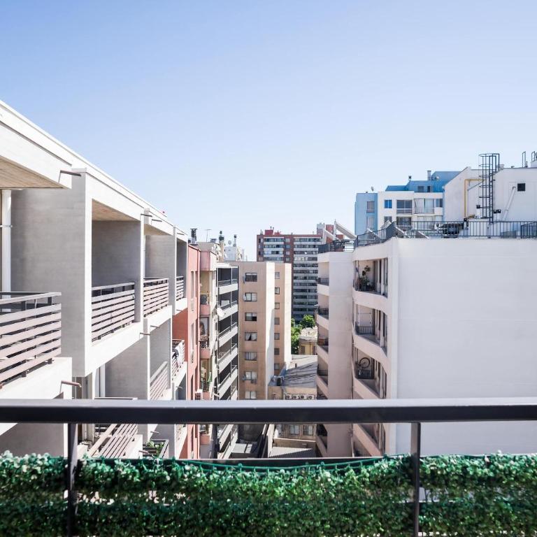Central Chic 1BR Steps from Metro & Attractions - Apartment - 5