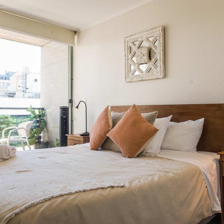 Central Chic 1BR Steps from Metro & Attractions - Apartment - 6