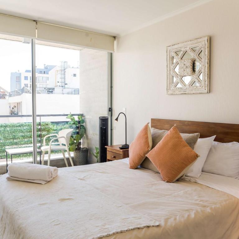 Central Chic 1BR Steps from Metro & Attractions - Apartment - 11