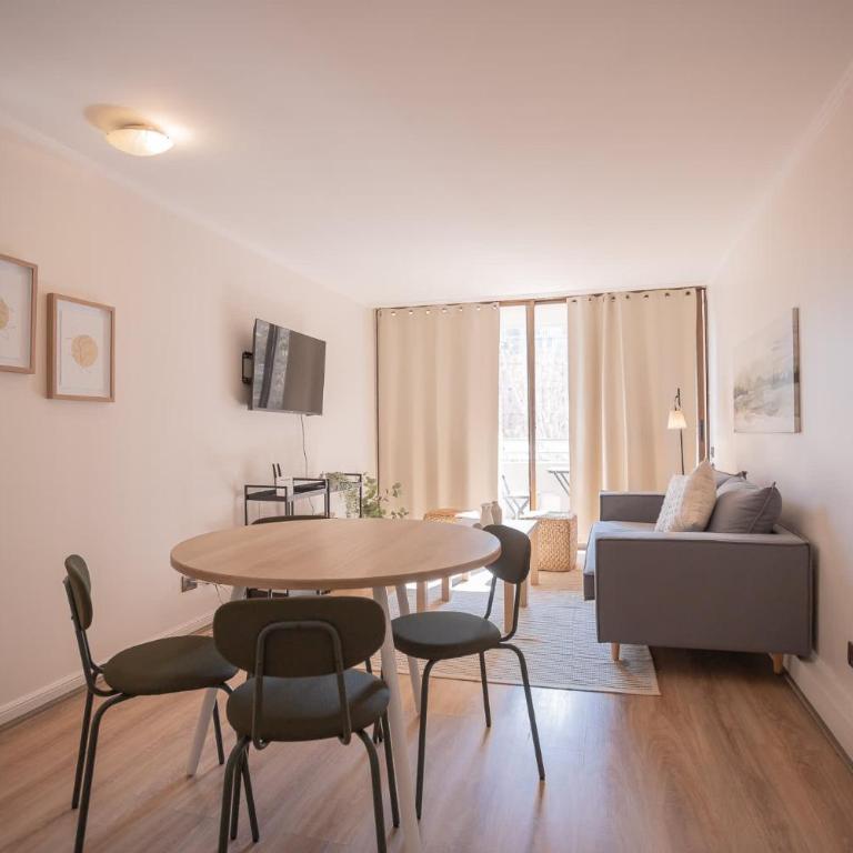 Stylish 1BR in Las Condes Pool and Free Parking - Apartment - 1