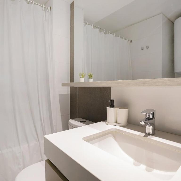 Close to everything in Providencia 2BR2BA Apt - Apartamento - 26