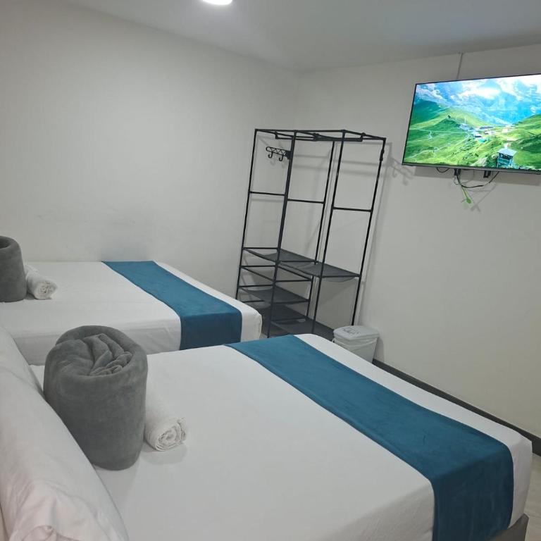 Hotel Casa Florida 70 Medellin - Quadruple Room with Private Bathroom - 12