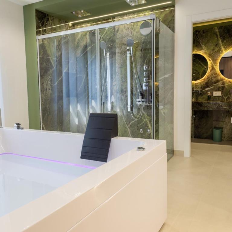 Villa delle Rose Pompei Rooms and Suite - King Suite with Spa Bath - 6