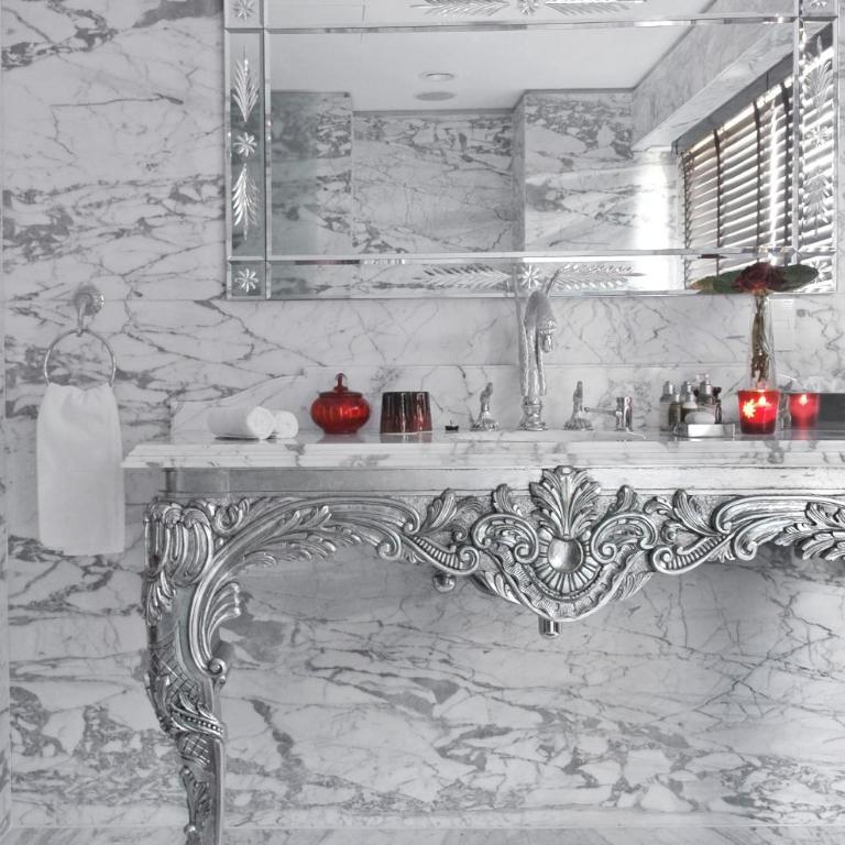 Faena Hotel Buenos Aires - Two-Bedroom Faena Suite with One King Bed and Two Single Beds - 4