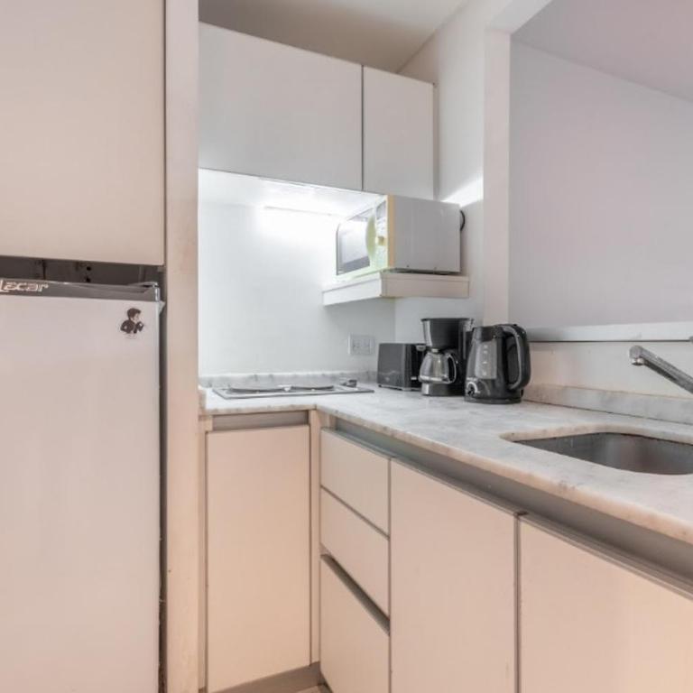 Ideal para ejecutivos con cochera, sala de conferencias, gym, pileta y seguridad 24hs - One-Bedroom Apartment - 8