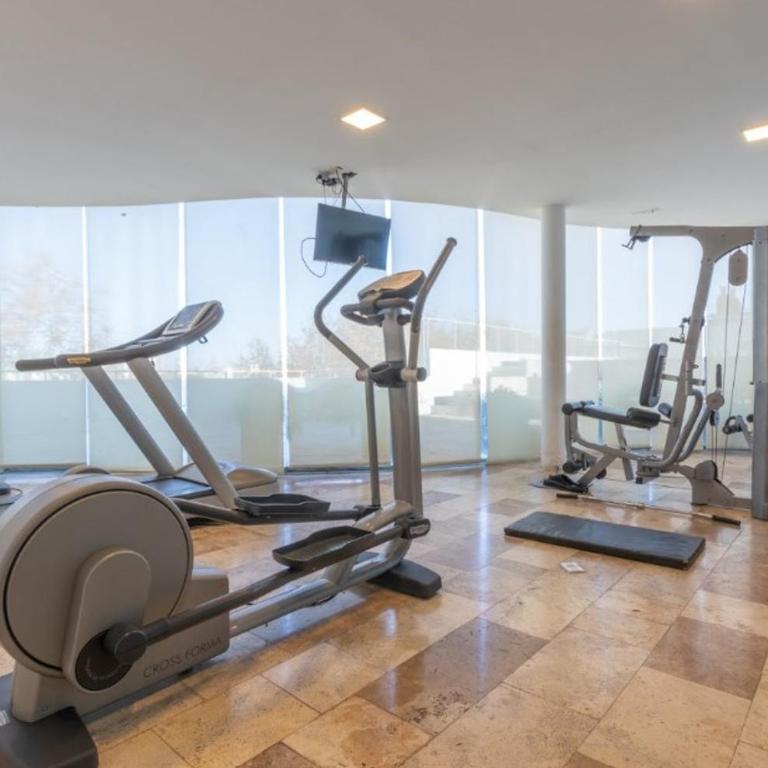 Ideal para ejecutivos con cochera, sala de conferencias, gym, pileta y seguridad 24hs - One-Bedroom Apartment - 1