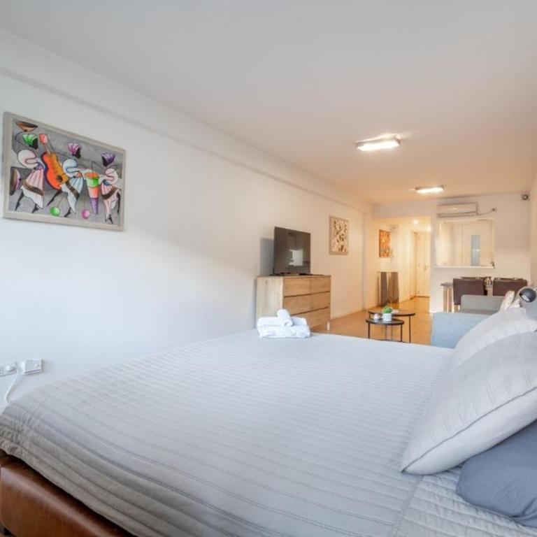 Ideal para ejecutivos con cochera, sala de conferencias, gym, pileta y seguridad 24hs - One-Bedroom Apartment - 9