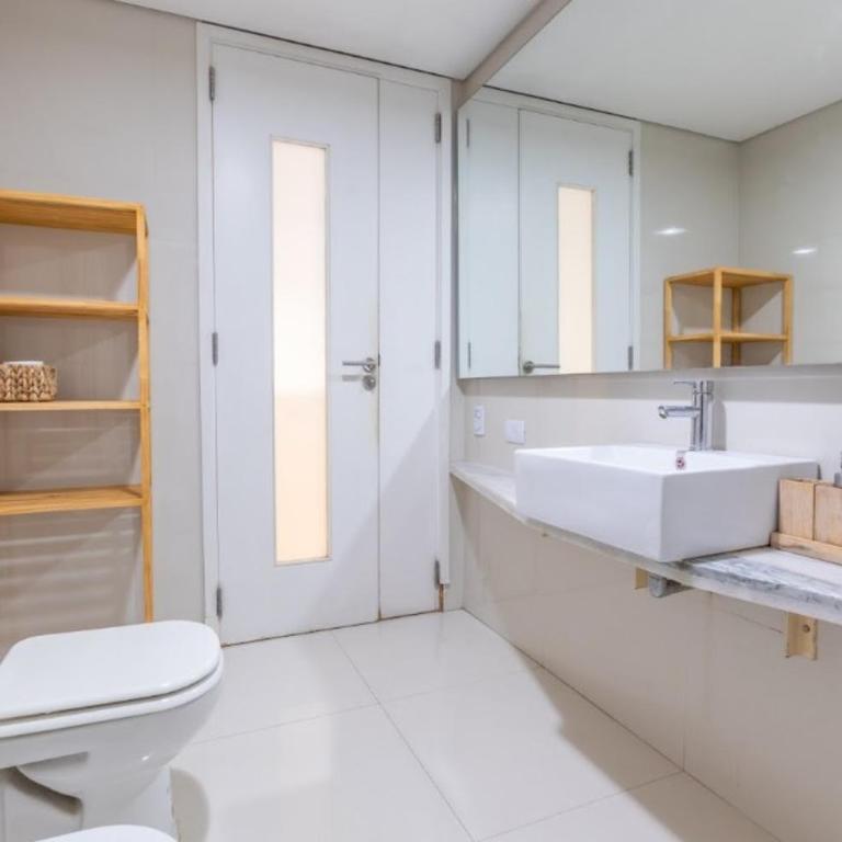 Ideal para ejecutivos con cochera, sala de conferencias, gym, pileta y seguridad 24hs - One-Bedroom Apartment - 26