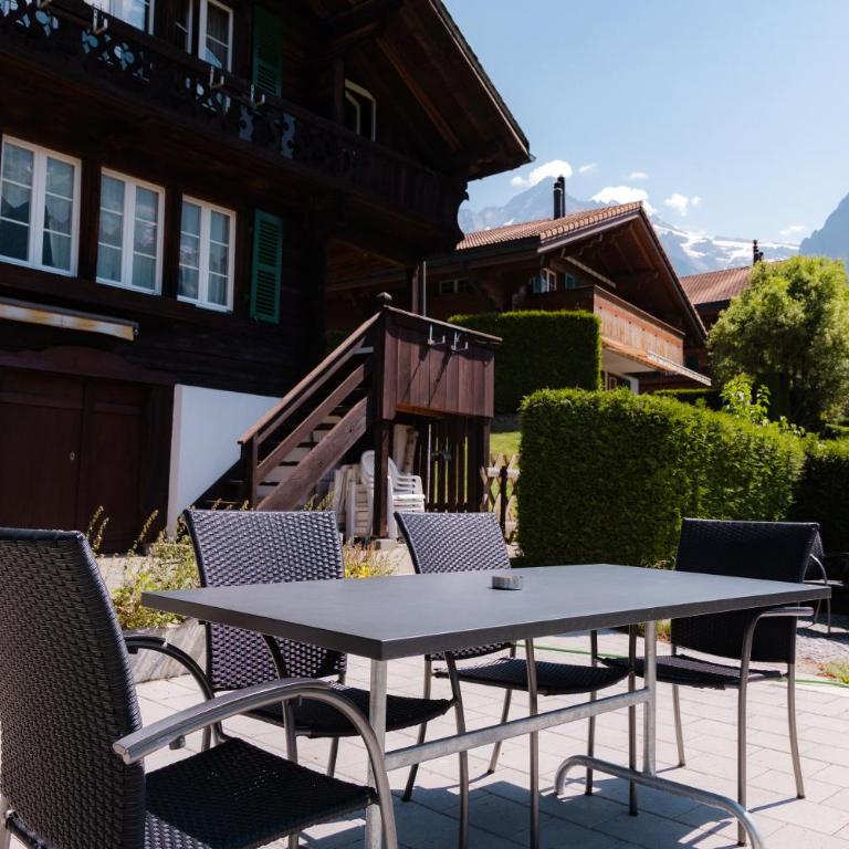 Cosy Swiss Apartment - Three-Bedroom Apartment with Eiger View - 3