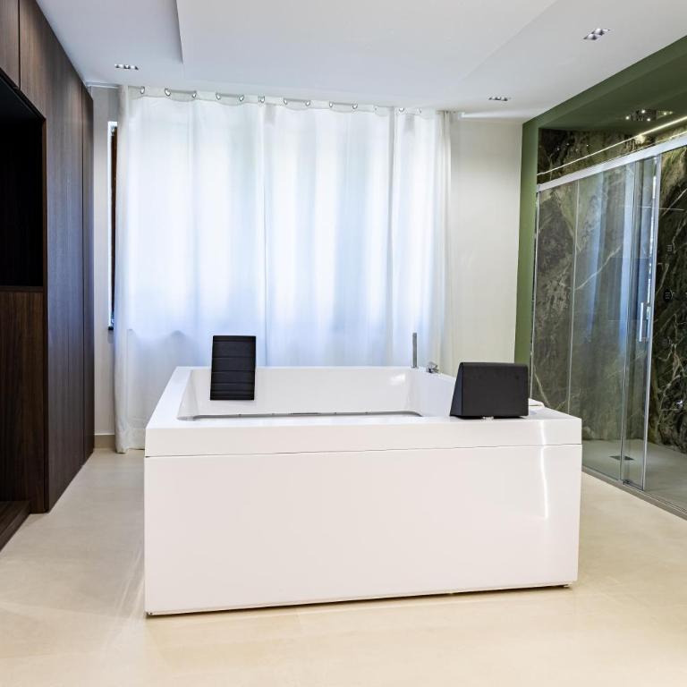 Villa delle Rose Pompei Rooms and Suite - King Suite with Spa Bath - 10