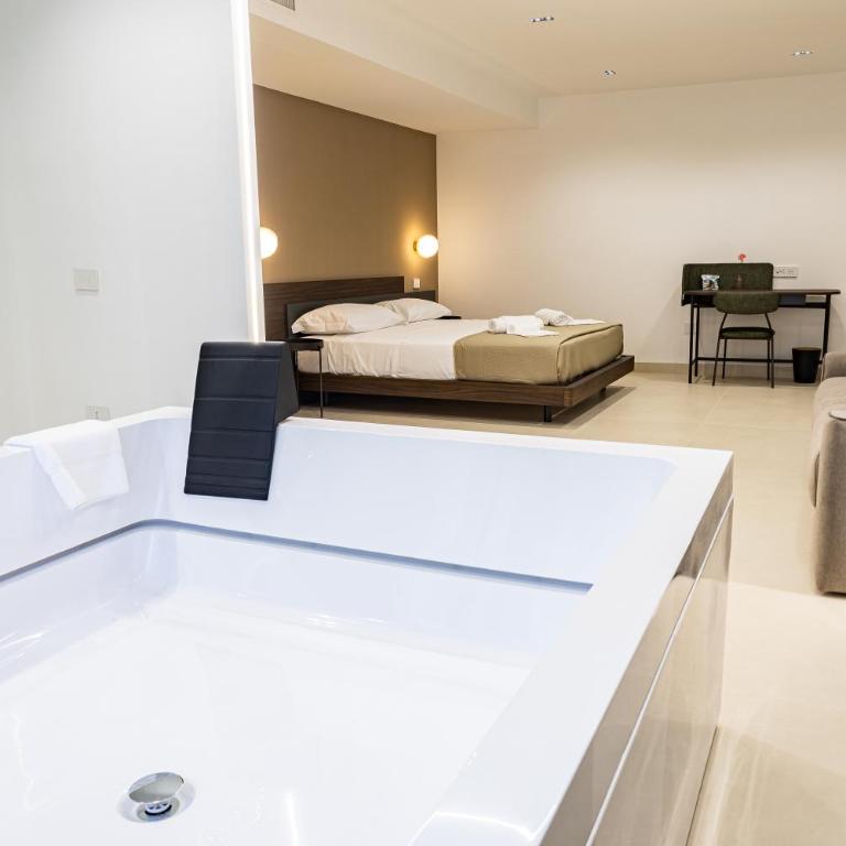 Villa delle Rose Pompei Rooms and Suite - King Suite with Spa Bath - 12