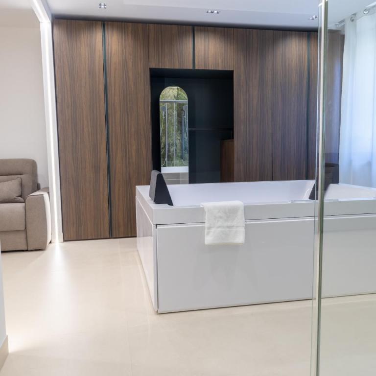 Villa delle Rose Pompei Rooms and Suite - King Suite with Spa Bath - 13