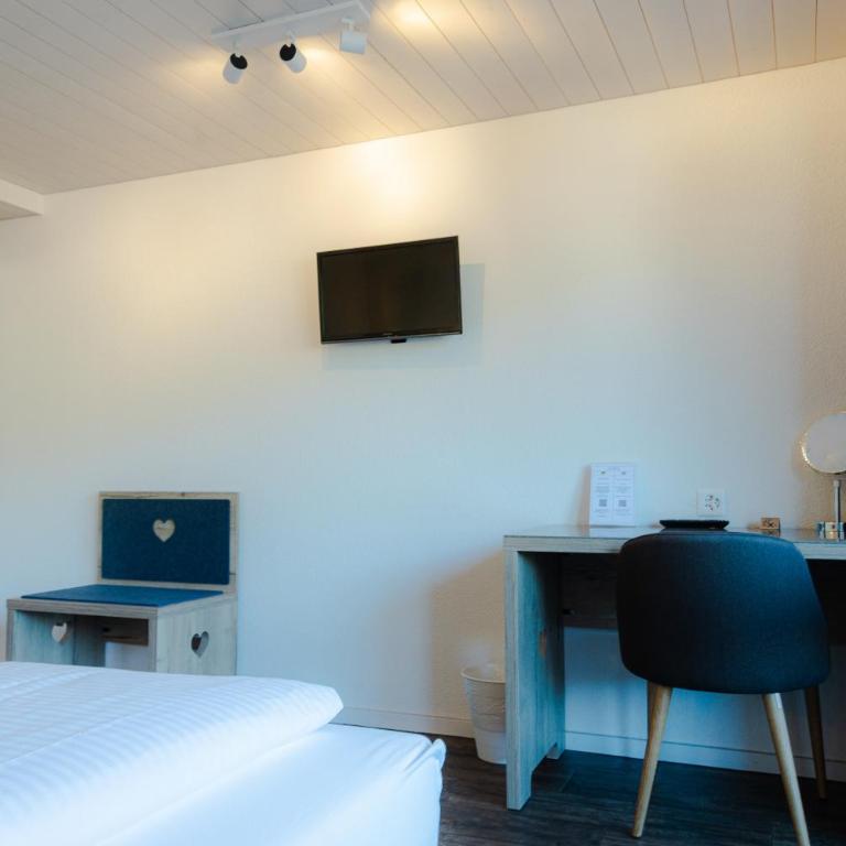Jungfrau Lodge, Swiss Mountain Hotel - Doppel- oder Zweibettzimmer mit Eigerblick und Balkon - 8