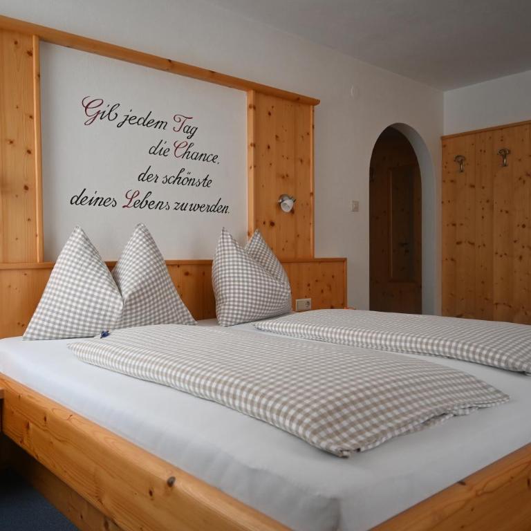 Gästehaus Pürstl-Kocher - Dreibettzimmer mit Balkon - 1