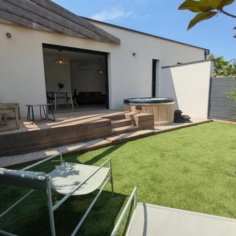 Lodge Luberon - Jacuzzi privatif illimité - À 15 min à pied centre de L'Isle-sur-la-Sorgue - 2 vélos à disposition - Clim, Parking privé, WiFi, linge et ménage inclus - Maison 1 Chambre - 3